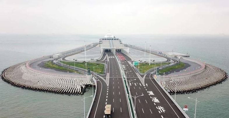 固力士曾服務重大項目-港珠澳大橋